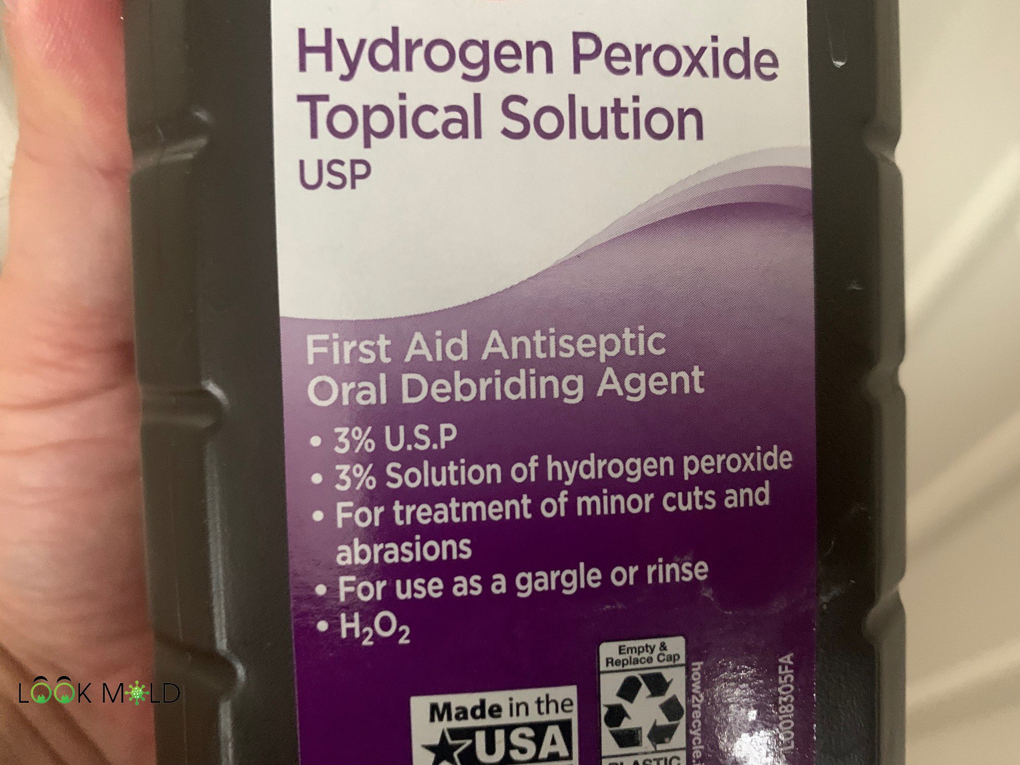 does-hydrogen-peroxide-kill-mold-lookmold